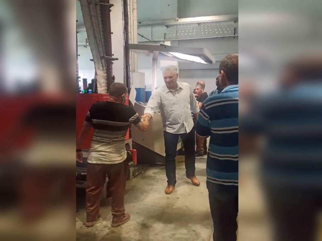 Díaz-Canel calificó de héroes a trabajadores de poligráfico de Cuba