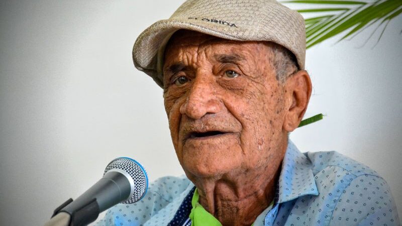 Entregan este viernes Premio Nacional de Literatura 2022 a Delfín Prats