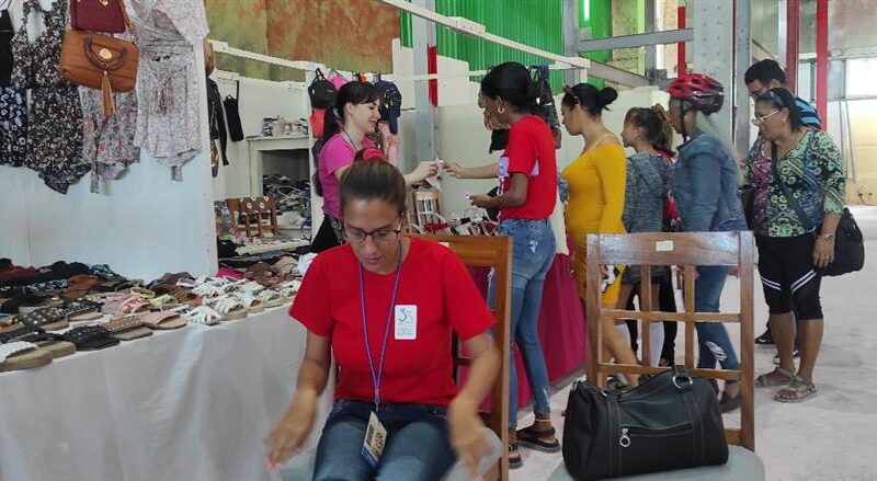 Celebran feria de artesanía en ciudad patrimonio de Cuba