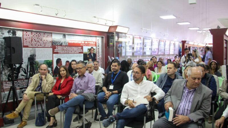 Novedades editoriales venezolanas a disposición del público en Feria Internacional del Libro