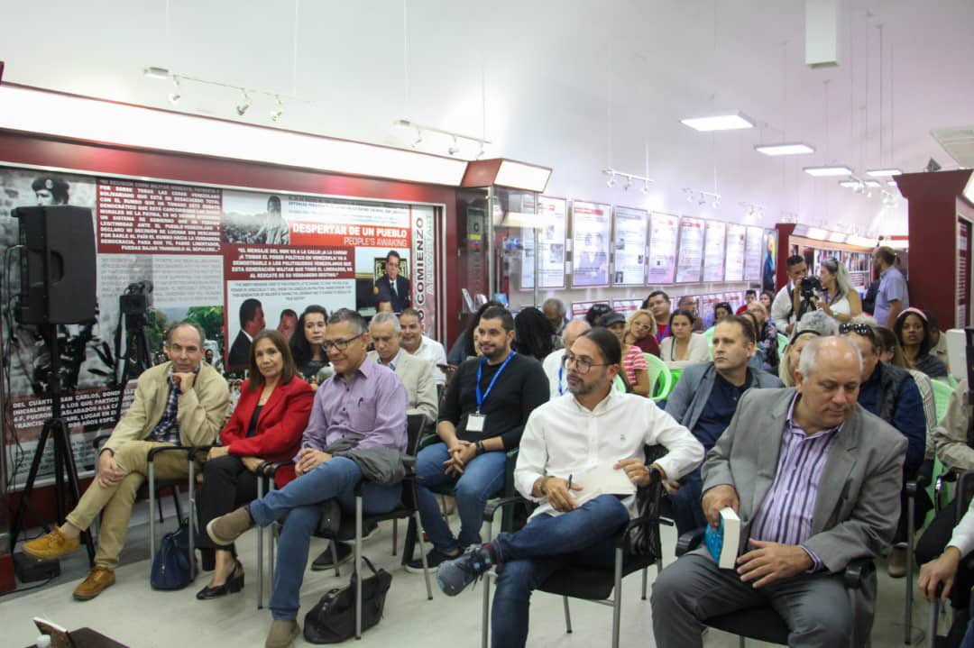Novedades editoriales venezolanas a disposición del público en Feria Internacional del Libro