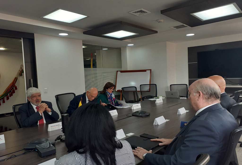 Ministros de Cuba y Colombia dialogan para fortalecer comercio