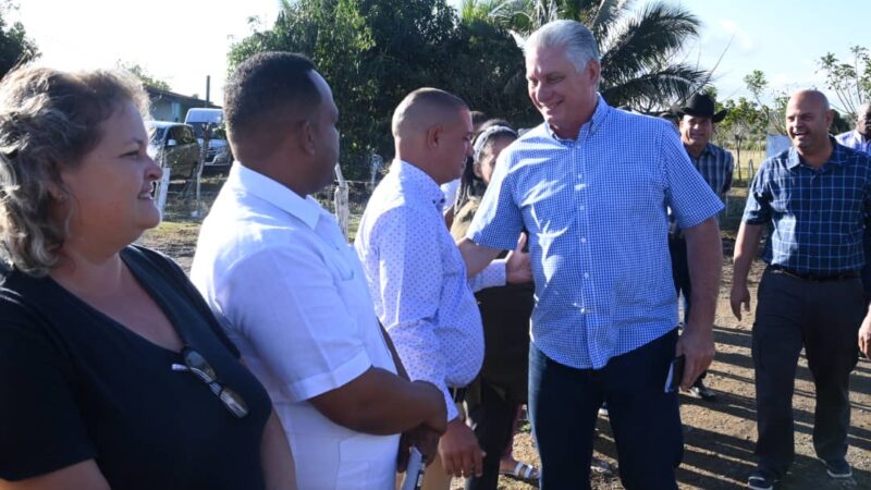 Candidatos a diputados de Cuba en contacto directo con electores