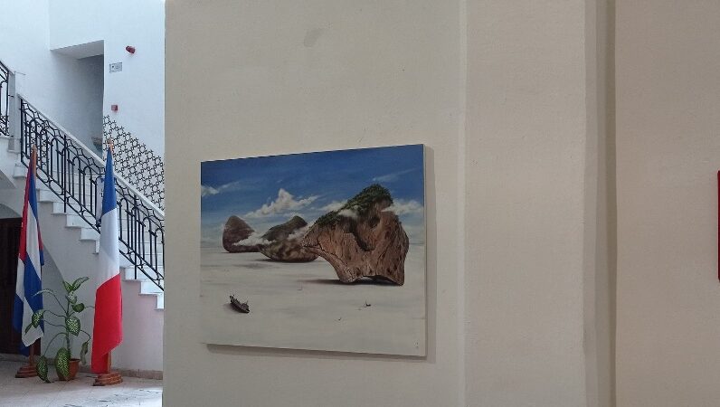 Jóvenes creadores exhiben muestra consagrada a Víctor Hugo