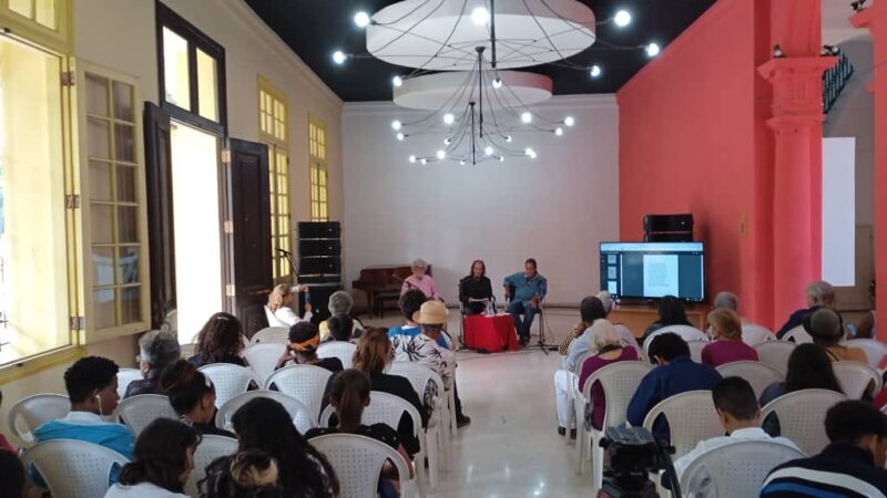 Presentan nueva obra de Domingo Alfonso en Día Mundial de la Poesía (+Fotos)