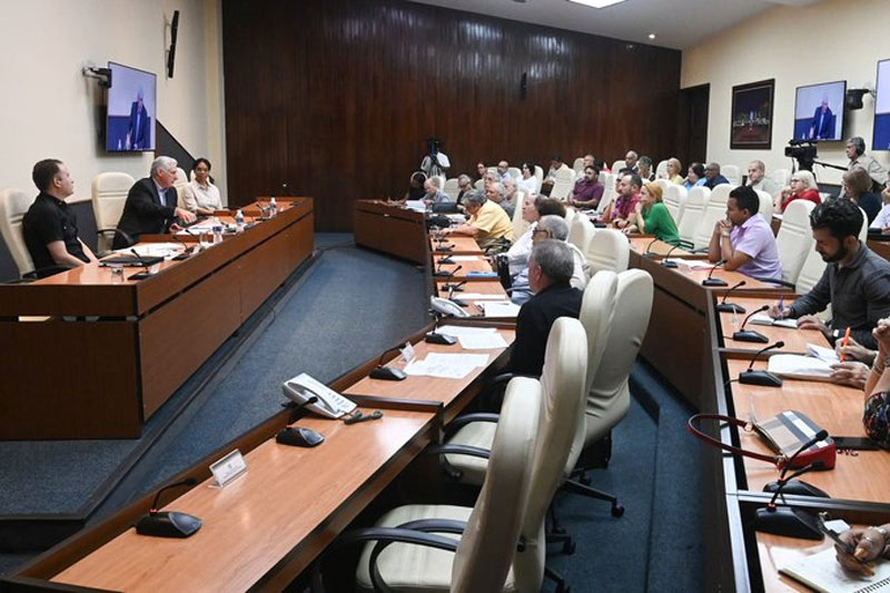 Presidente de Cuba insta a recuperar dinámica cultural del país