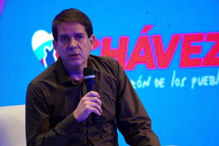 Jorge Legañoa, uno de los periodistas cubanos compiladores del libro. Foto tomada de Prensa Latina