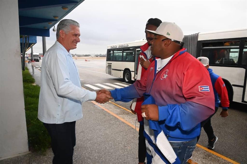 Díaz-Canel: Ustedes son héroes del béisbol de Cuba