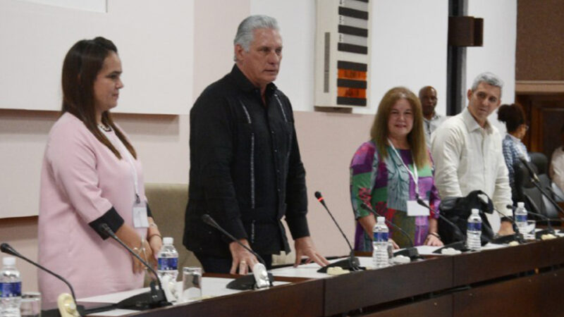 Aboga Díaz-Canel por sociedad digital sin brechas