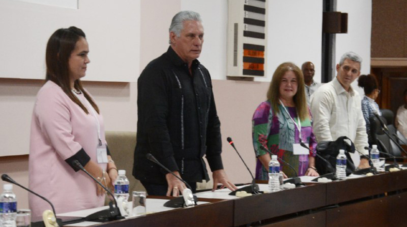 Aboga Díaz-Canel por sociedad digital sin brechas