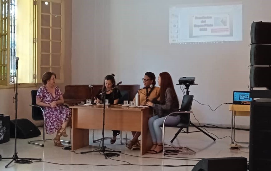 Comparten experiencias feministas emergentes en Balcón Latinoamericano