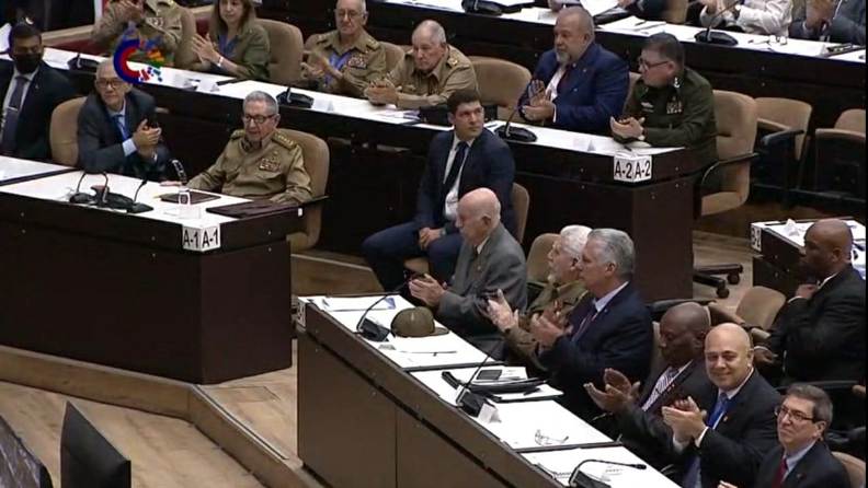 Asisten Raúl y Díaz-Canel a sesión constitutiva de la Asamblea Nacional del Poder Popular
