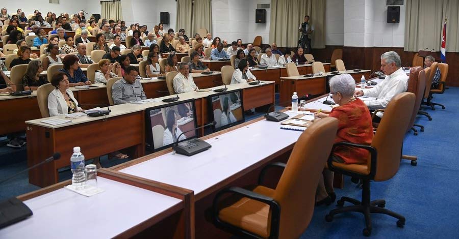 Reconoce Díaz-Canel labor de contralores y auditores de Cuba