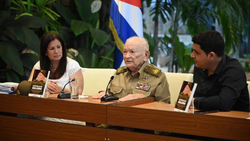 Asiste Díaz-Canel a presentación de libro dedicado a Comandante de la Revolución