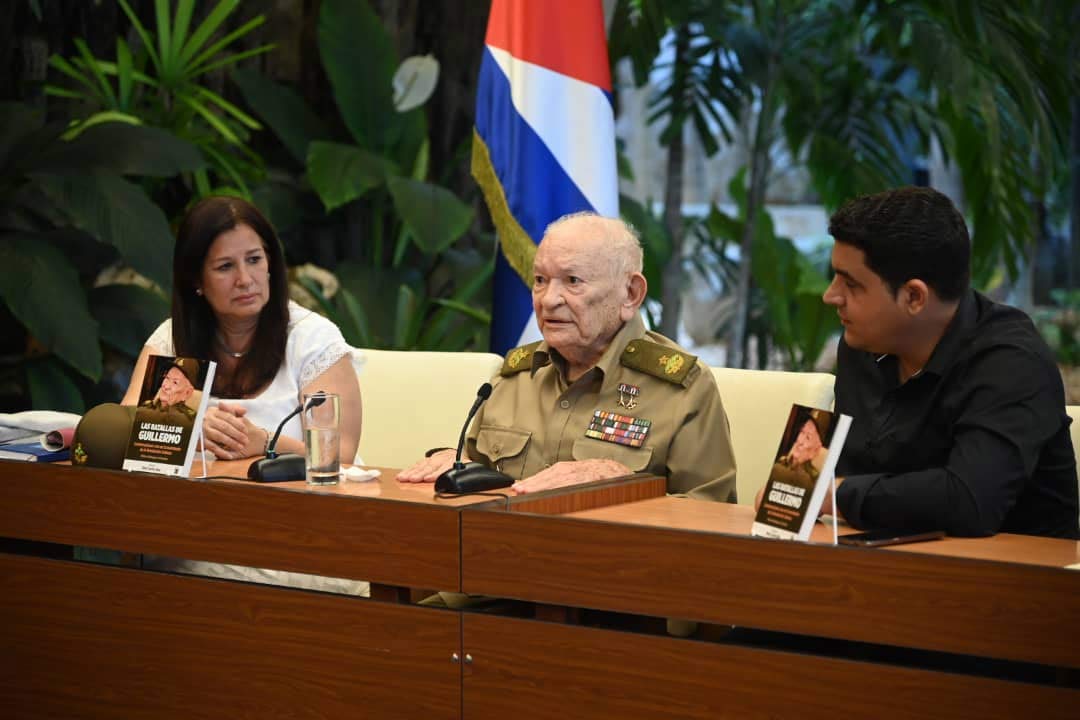 Asiste Díaz-Canel a presentación de libro dedicado a Comandante de la Revolución