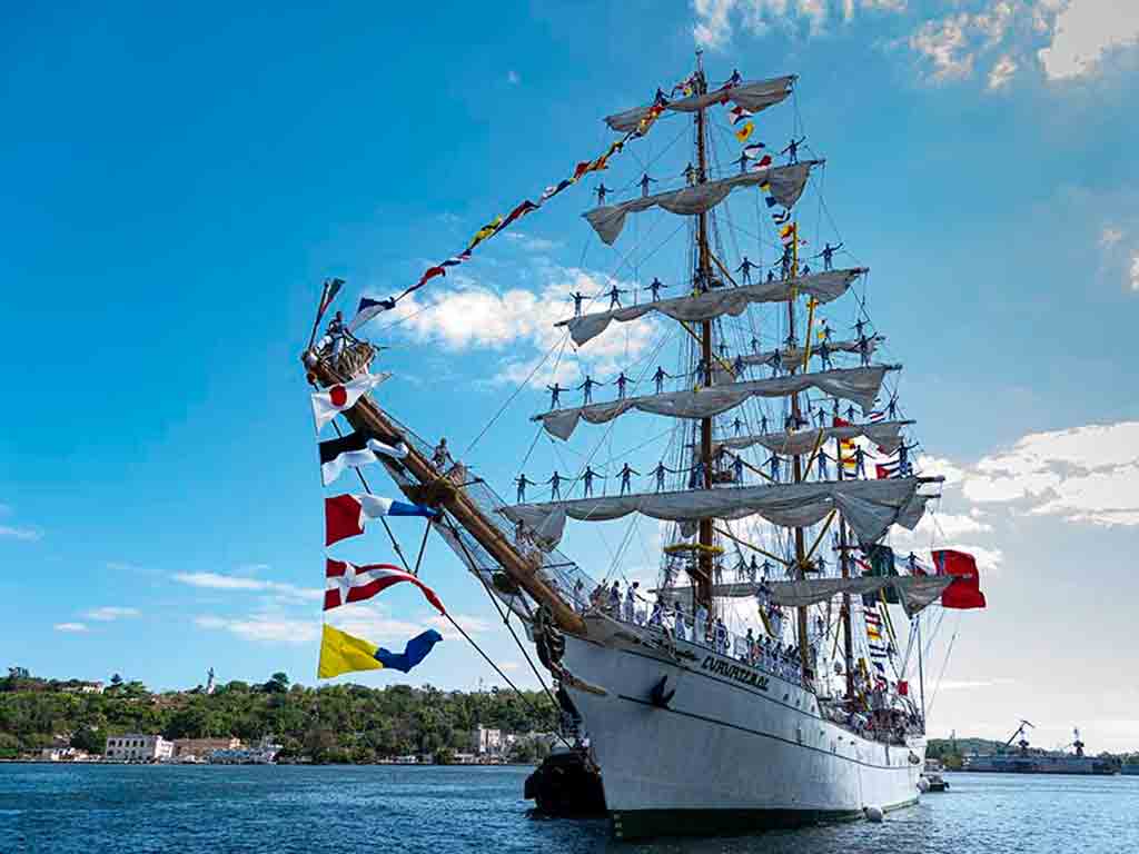 En Cuba buque escuela de la Armada de México