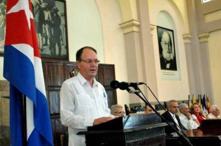 Sesión solemne en el primer aniversario del deceso del Dr. Juan Vela Valdés