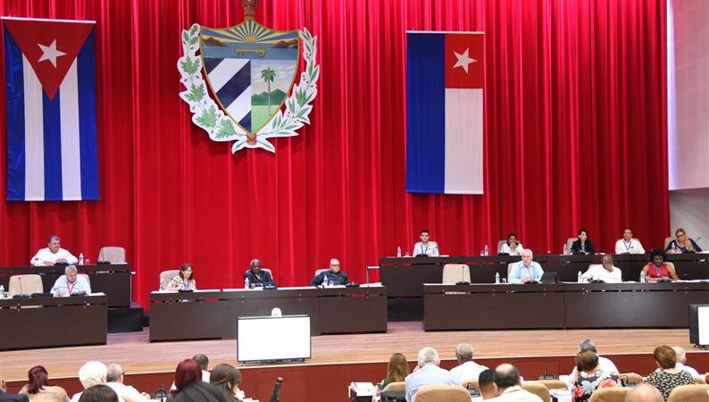 Cuba está desafiada a innovar, afirma presidente Díaz-Canel