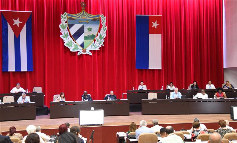 Cuba está desafiada a innovar, afirma presidente Díaz-Canel