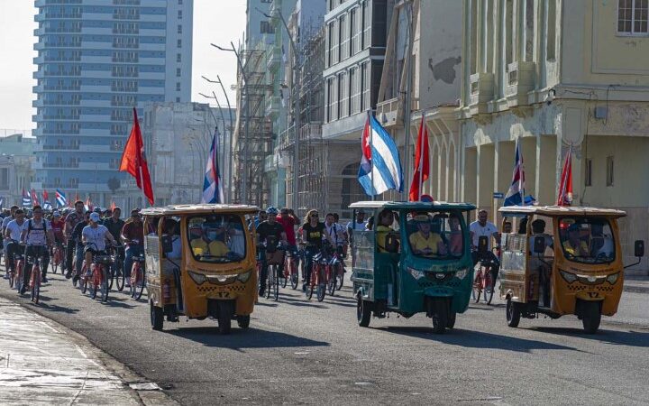 Caravana Juvenil contra el bloqueo de EEUU recorre La Habana