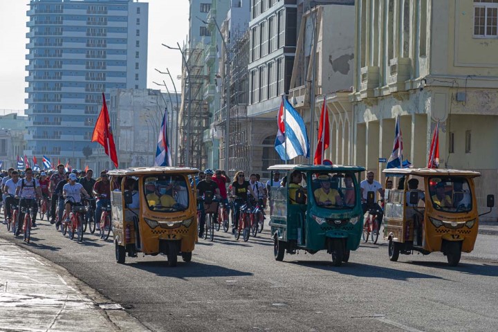 Caravana Juvenil contra el bloqueo de EEUU recorre La Habana