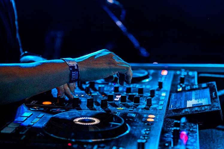 Con música electrónica concluye Semana del Diseño Cuba 2023