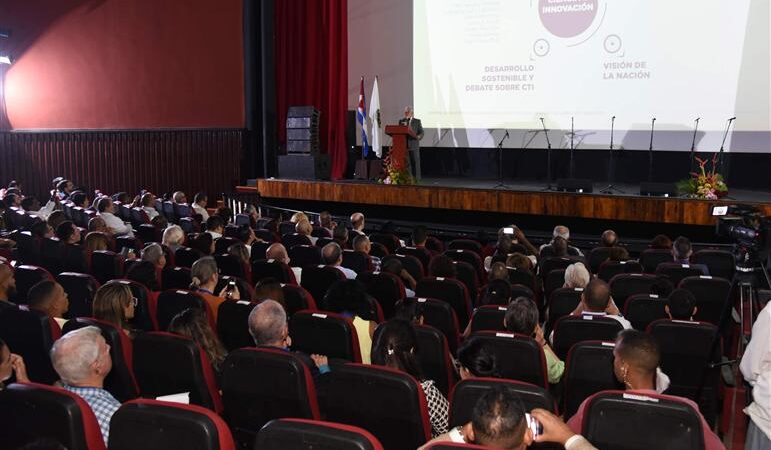Participa presidente Miguel Díaz-Canel en inauguración de Saber-UH 2023