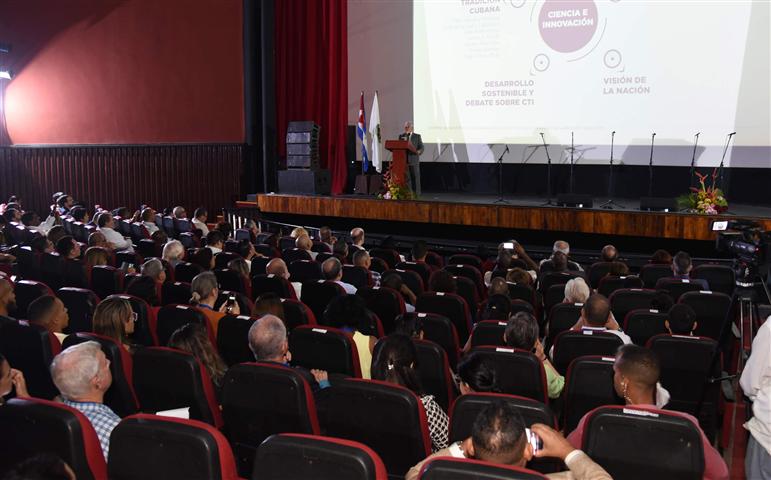 Participa presidente Miguel Díaz-Canel en inauguración de Saber-UH 2023