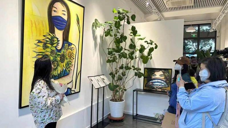 Acoge galería de Beijing serie La nasobuqueña tropical de Flora Fong
