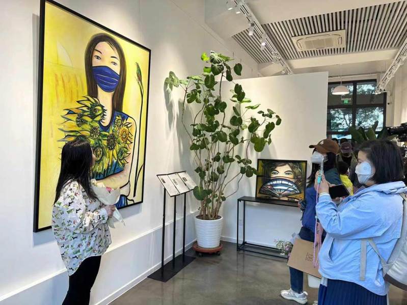 Acoge galería de Beijing serie La nasobuqueña tropical de Flora Fong