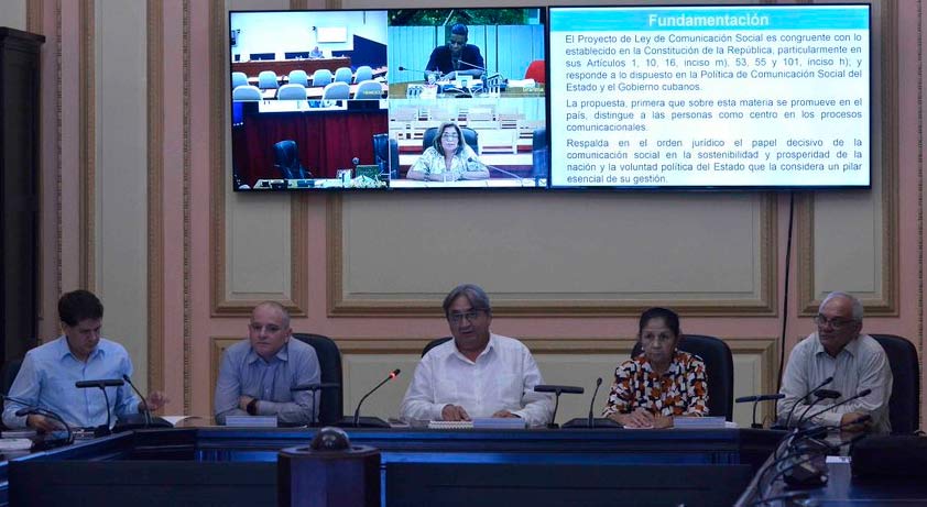 Publica Cuba última versión de proyecto Ley de Comunicación Social