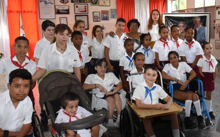 Relatora de Naciones Unidas visitó escuela especial en Cuba