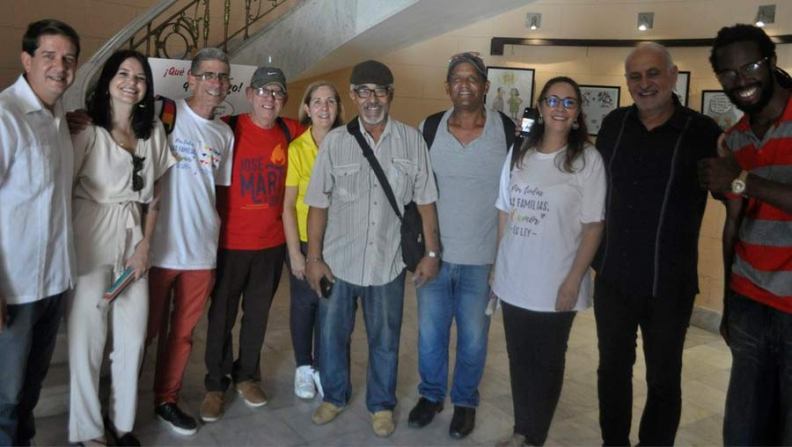 Expone colectivo de revista Palante caricaturas sobre el Código de las Familias