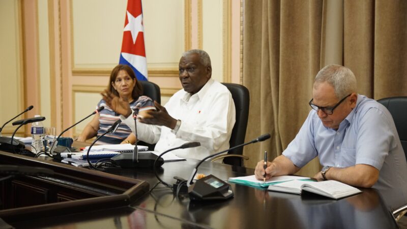 Preside Esteban Lazo encuentro con comisiones parlamentarias