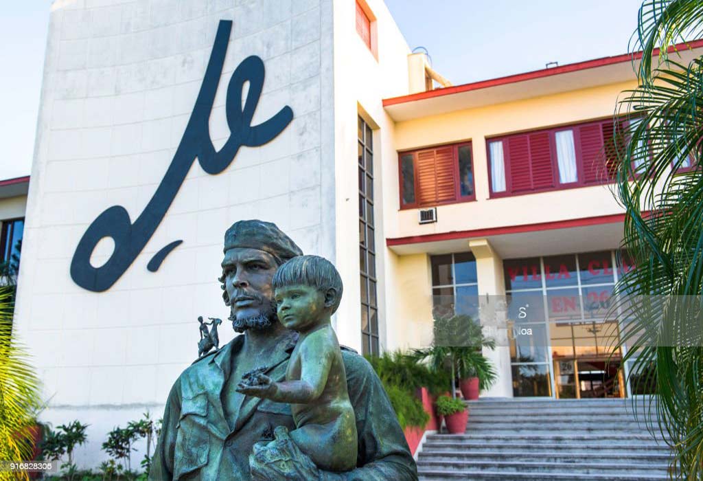 Conmemoran natalicios de Antonio Maceo y Che Guevara en Santa Clara