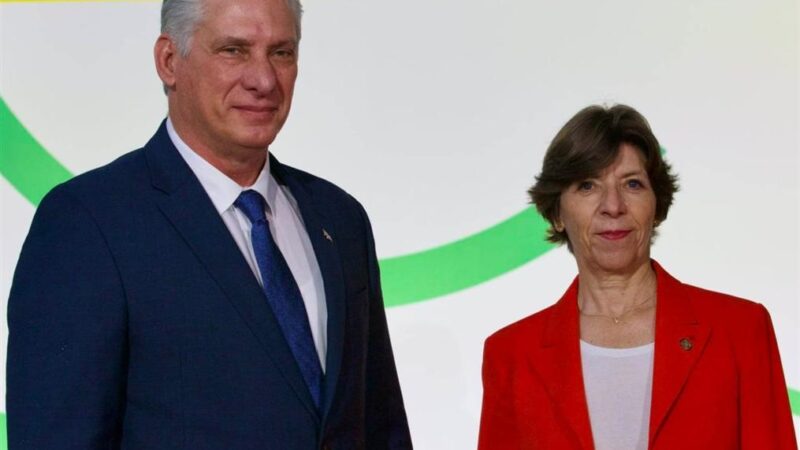 Presidente de Cuba participa en cumbre sobre Nuevo Pacto Financiero