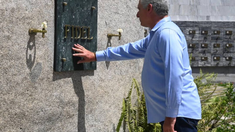 Rindió homenaje Díaz-Canel a héroes y mártires de la Patria