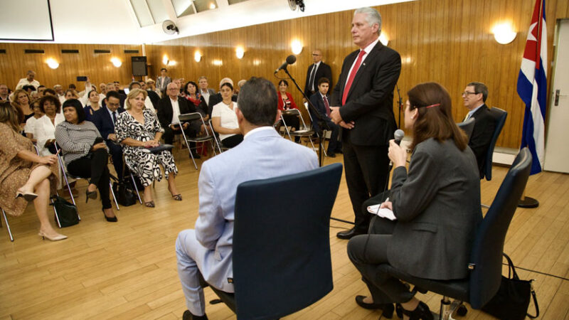 Se reúne Díaz-Canel con amigos solidarios y cubanos residentes