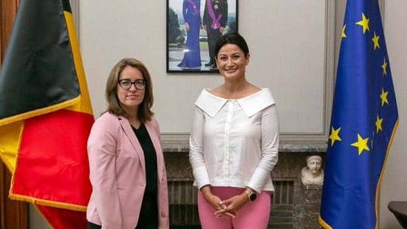 Embajadora cubana expone a parlamentaria belga impacto del bloqueo