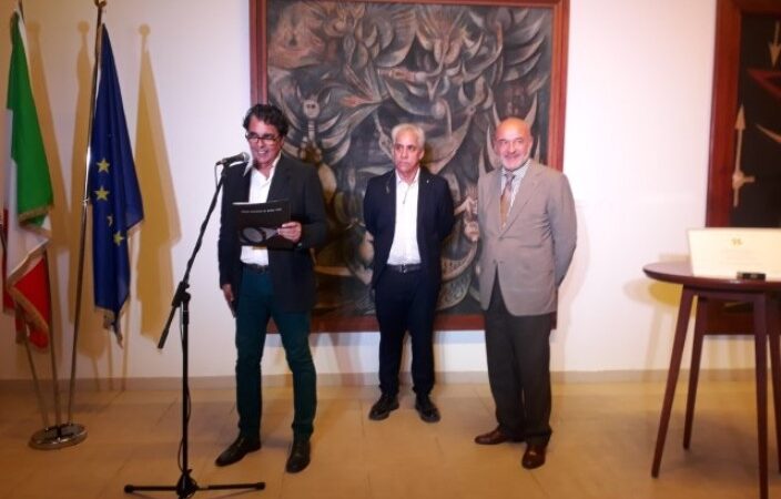 Recibe director del Museo cubano de Bellas Artes Orden Estrella de Italia