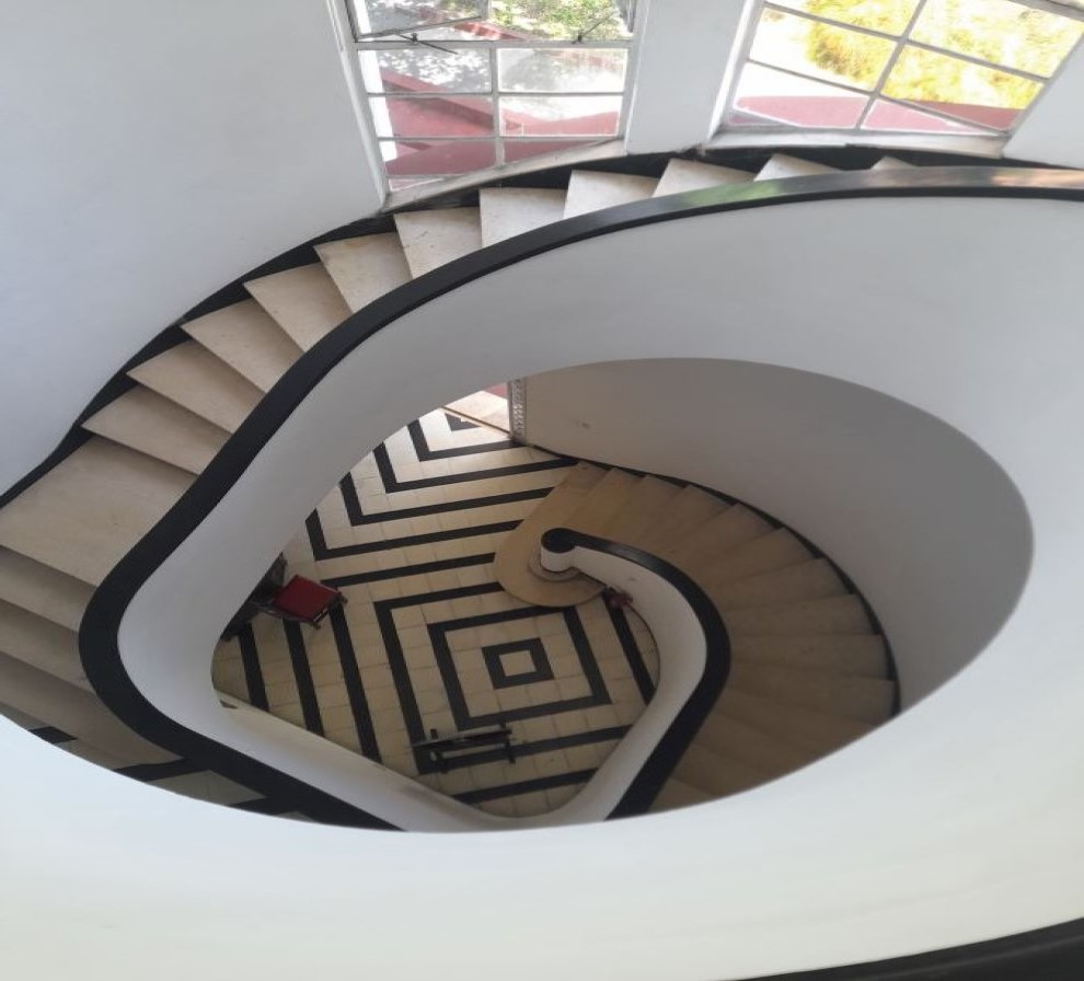 Resalta Unesco en Cuba belleza de escalera en casa habanera