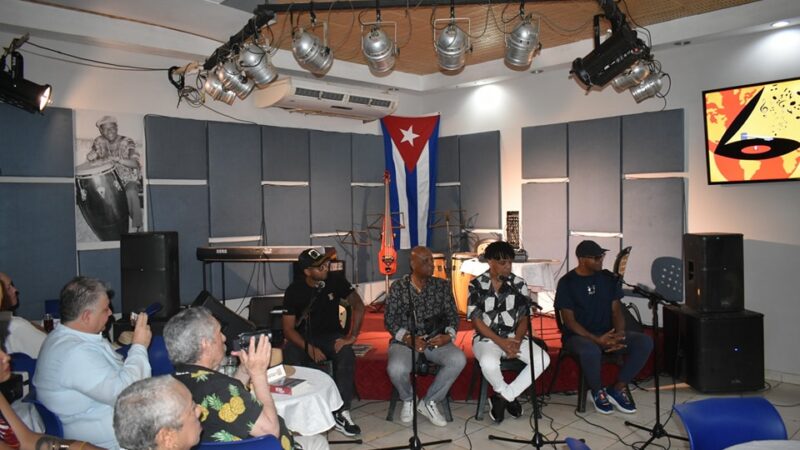 Homenaje a José Luis Cortés en Encuentro Internacional de Coleccionistas y Melómanos