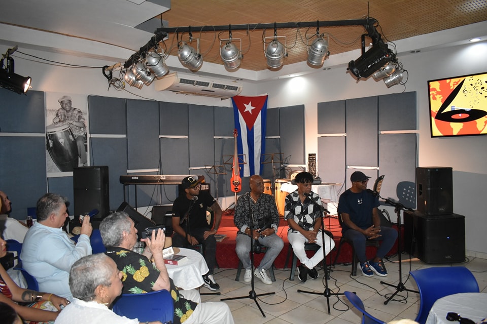 Homenaje a José Luis Cortés en Encuentro Internacional de Coleccionistas y Melómanos