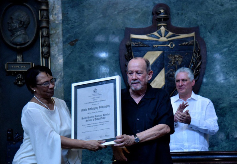 Participa Díaz-Canel en homenaje a Silvio en Universidad de La Habana