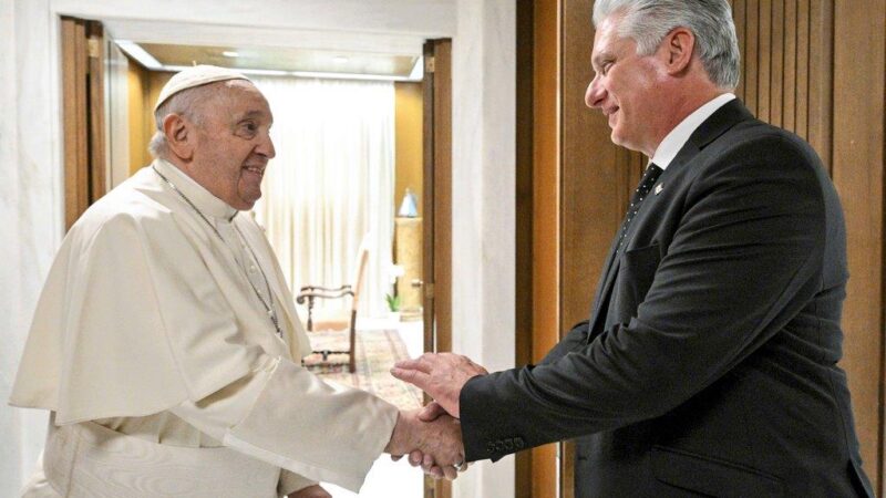 Presidente de Cuba fue recibido por el papa Francisco en el Vaticano