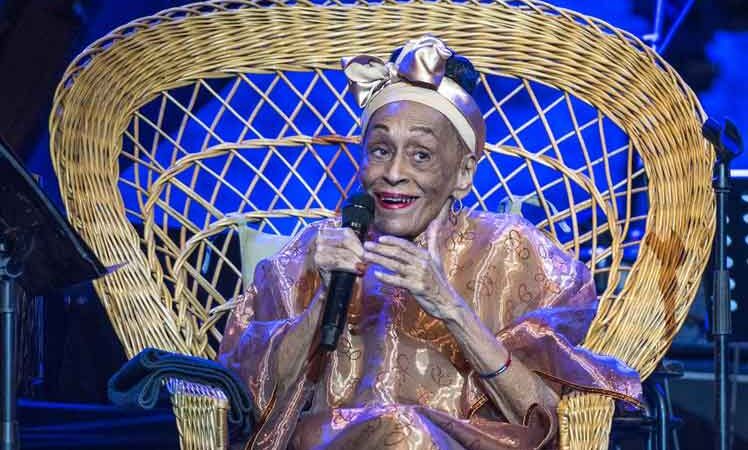 Omara Portuondo en su cumpleaños 93