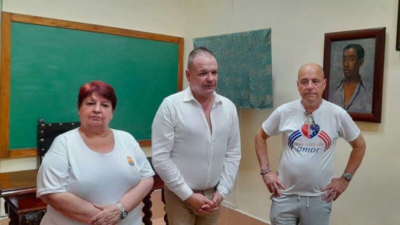 Visitan Carlos Lazo y Puentes de Amor proyecto social en Cuba