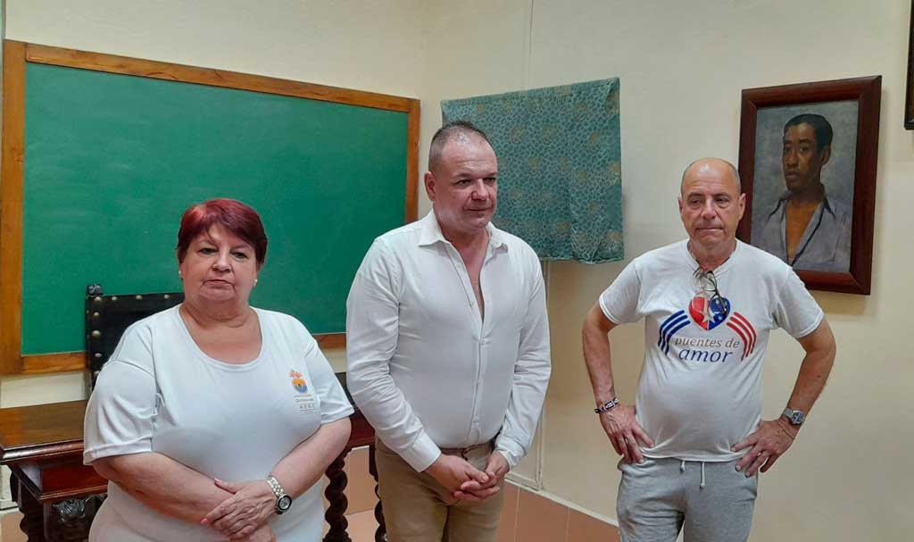 Visitan Carlos Lazo y Puentes de Amor proyecto social en Cuba