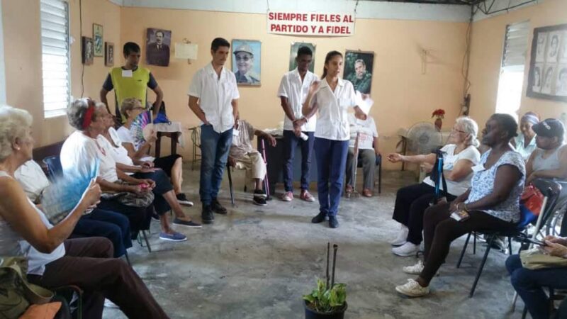 Destaca primer ministro cuidado a adultos mayores en Cuba