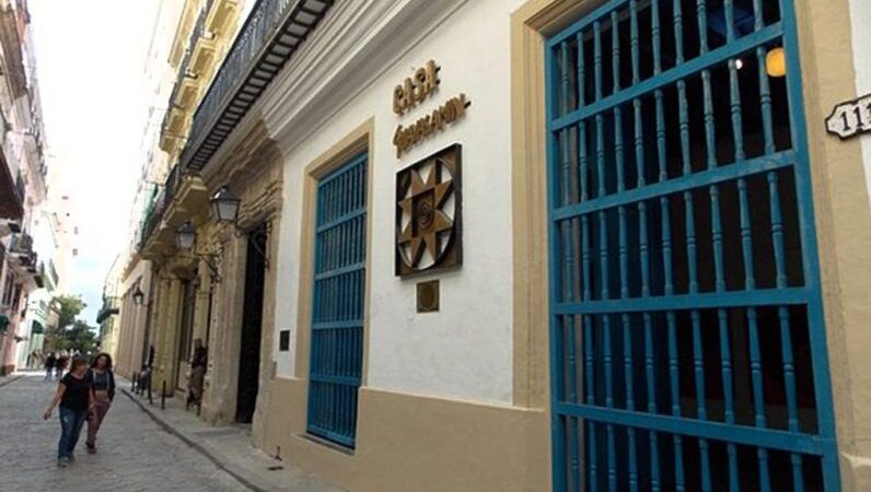 En salas habaneras, sombreros ecuatorianos y exposición colectiva dedicada a Servando Cabrera